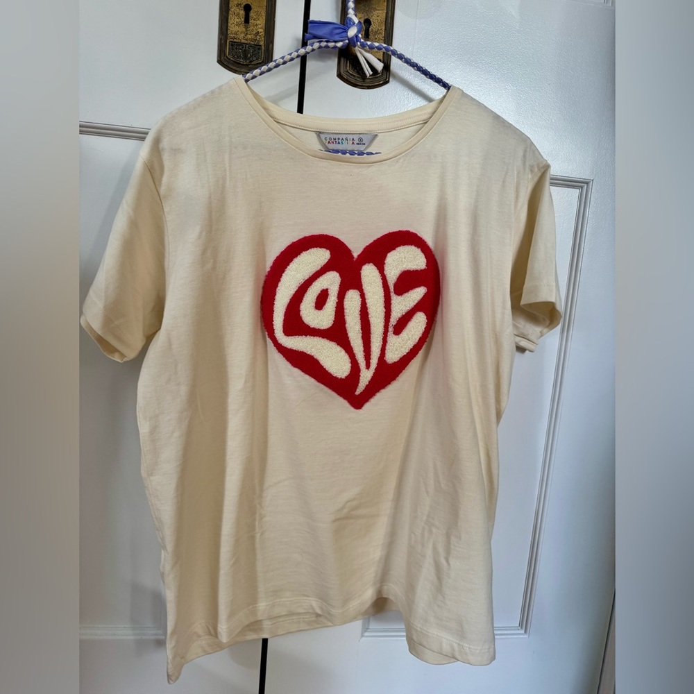 Short Sleeve Tee with Hot Pink Love Heart Design NWOT